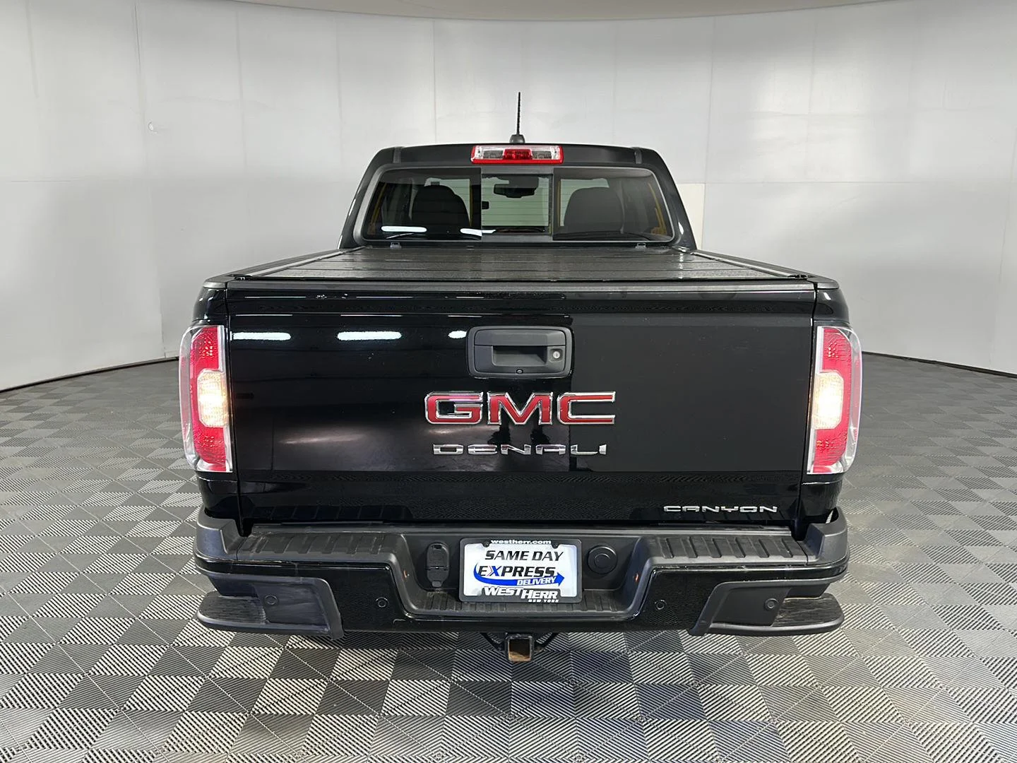 Used 2022 Onyx Black GMC 4WD Denali image 24