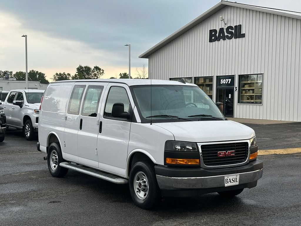 Used 2025 Summit White GMC Work Van image 32