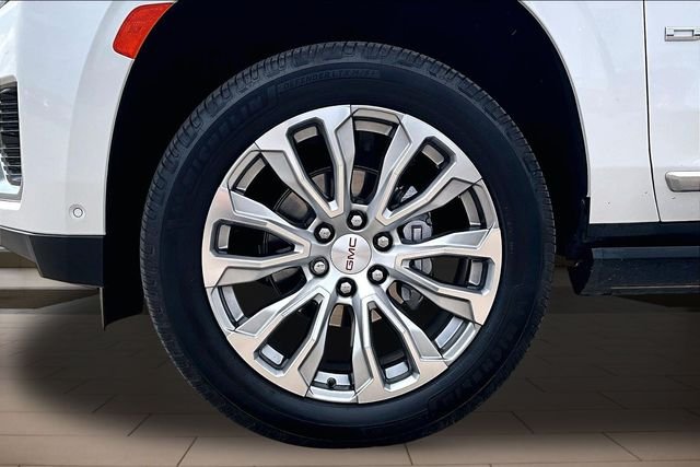 Used 2023 White GMC Denali image 9