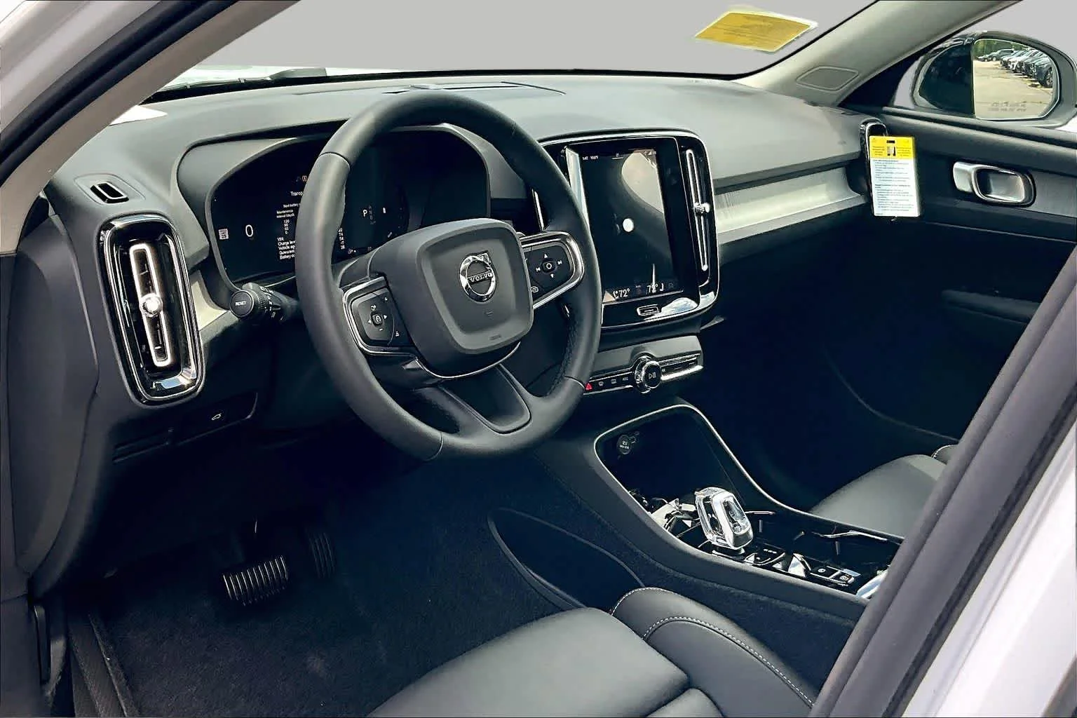 2026 Volvo XC40 Plus - Photo 9