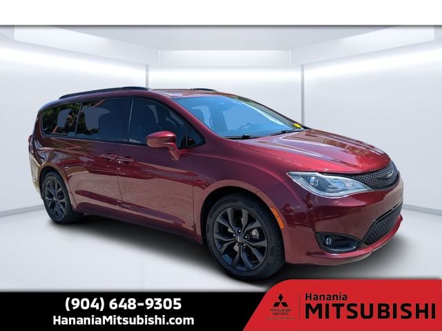 Used 2020 Red Chrysler Touring L image 1