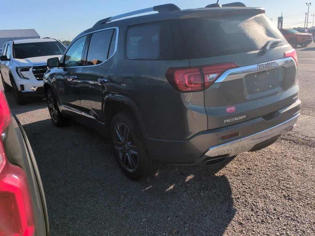 Used 2018 Mineral Metallic GMC Denali image 8