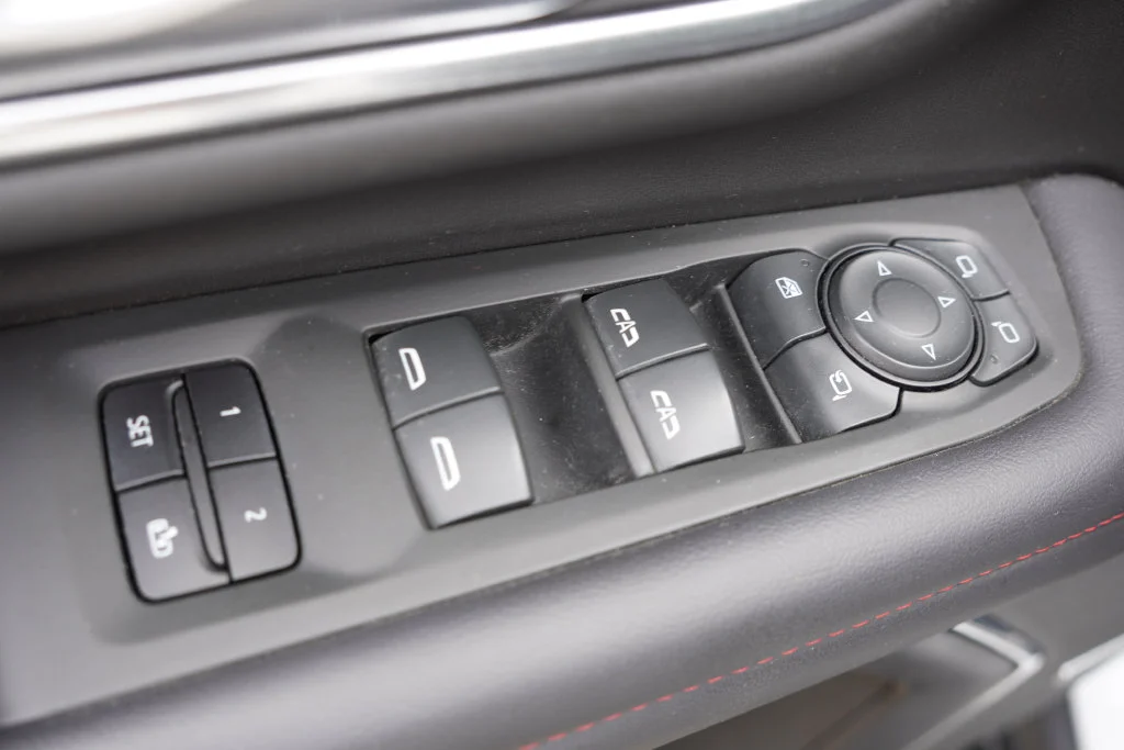 Used 2022 Summit White Chevrolet RST image 26