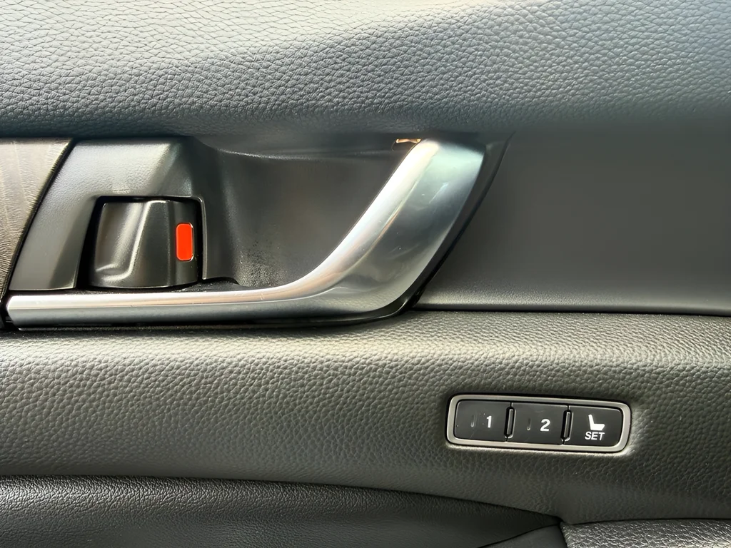 2022 Honda Accord Hybrid Touring - Photo 26