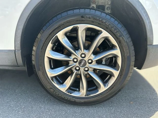 Used 2020 White Lincoln Standard image 10