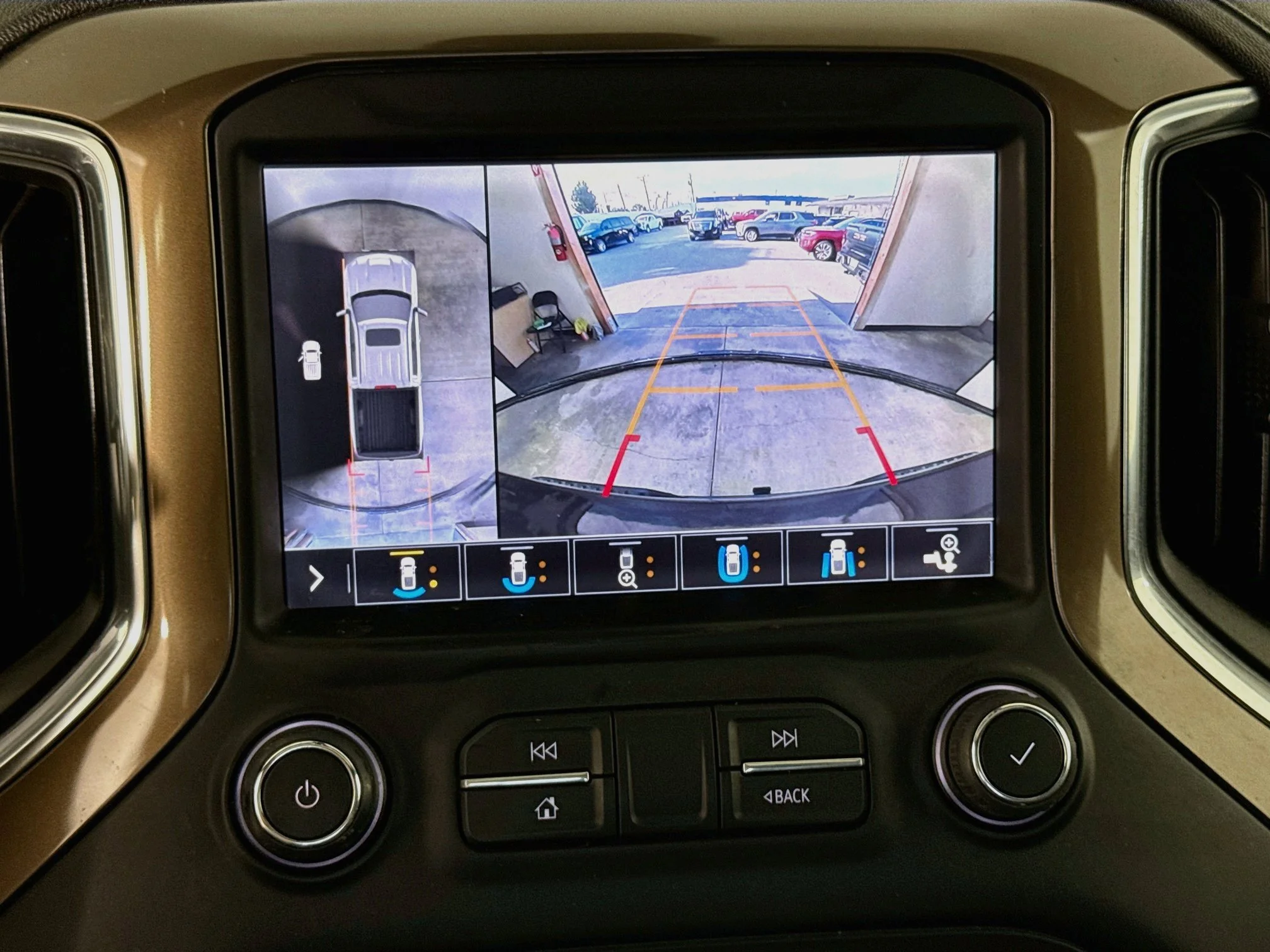 Used 2019 HAVANA BROWN METALLIC Chevrolet High Country image 16