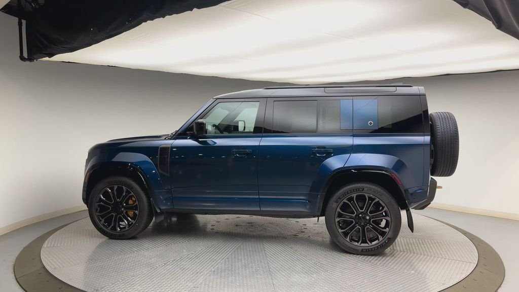 New 2026 Sargasso Blue Land Rover OCTA image 5