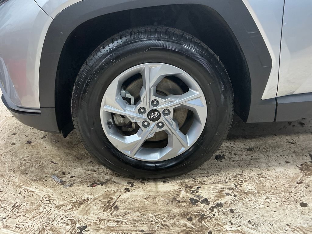 Used 2024 Silver Hyundai SEL image 4