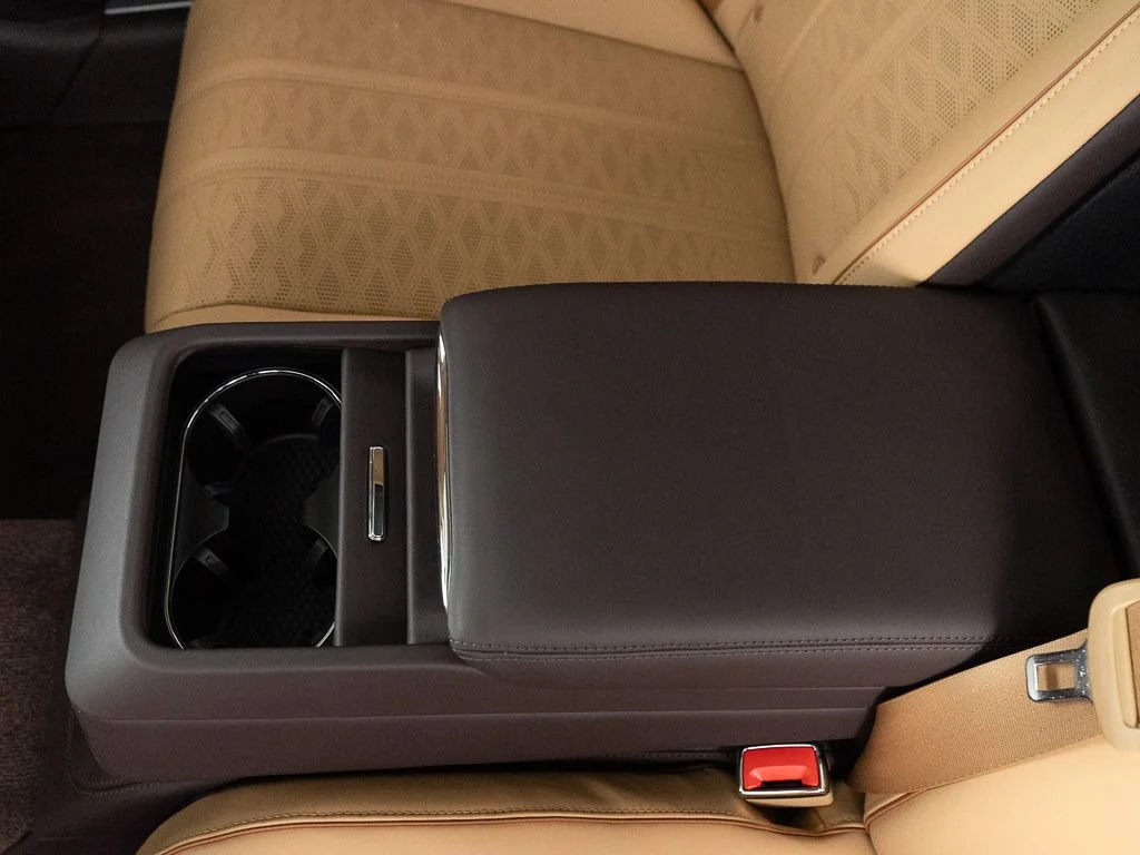 Used 2025 White Sand - by Mulliner Bentley Mulliner image 27