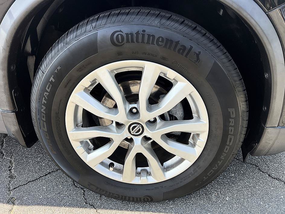 Used 2019 Magnetic Black Pearl Nissan S image 12