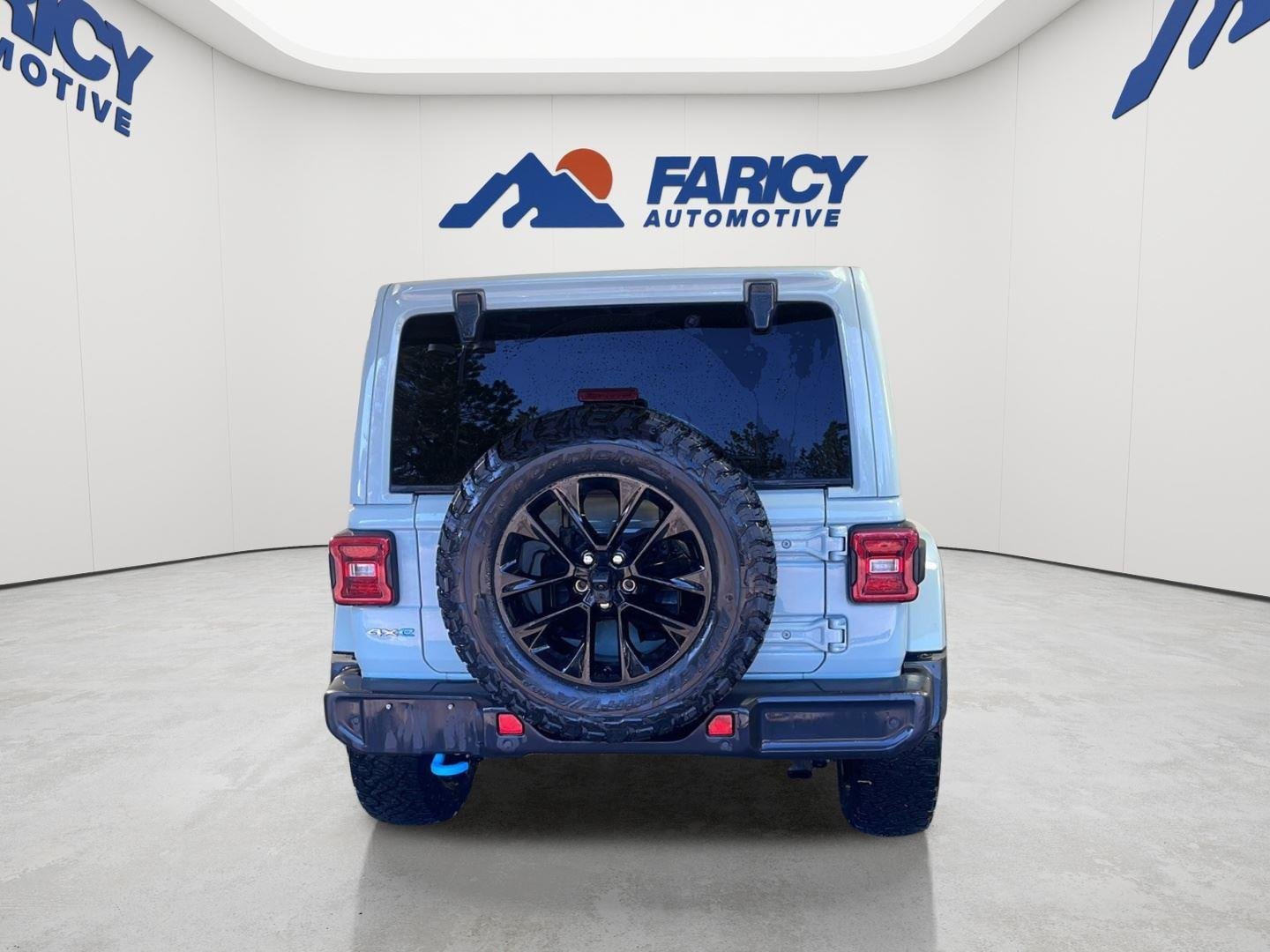 Used 2024 Earl Clearcoat Jeep Sahara image 8