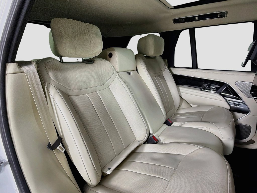 Certified Used 2024 White Land Rover Autobiography image 30