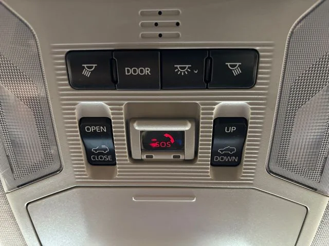 Used 2020  Toyota XLE image 22