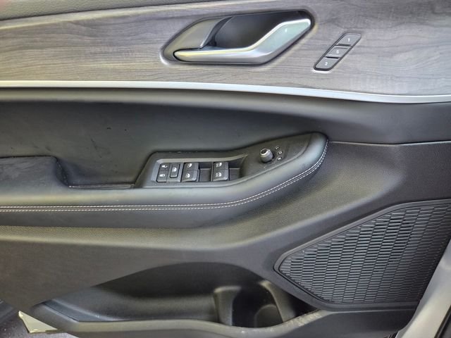 Used 2025 Silver Jeep Limited image 14