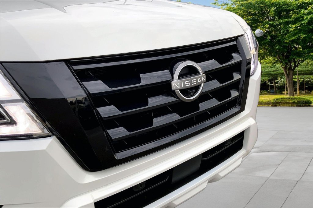 Used 2023 White Nissan SL image 34