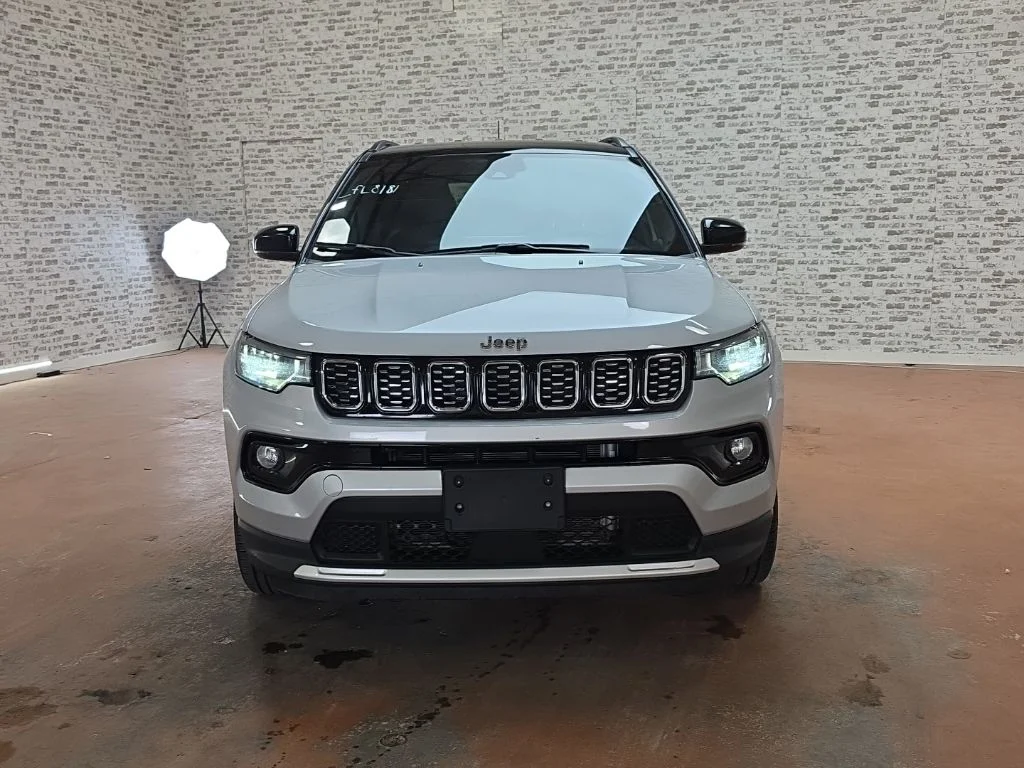 Used 2025 Silver Jeep Limited image 2