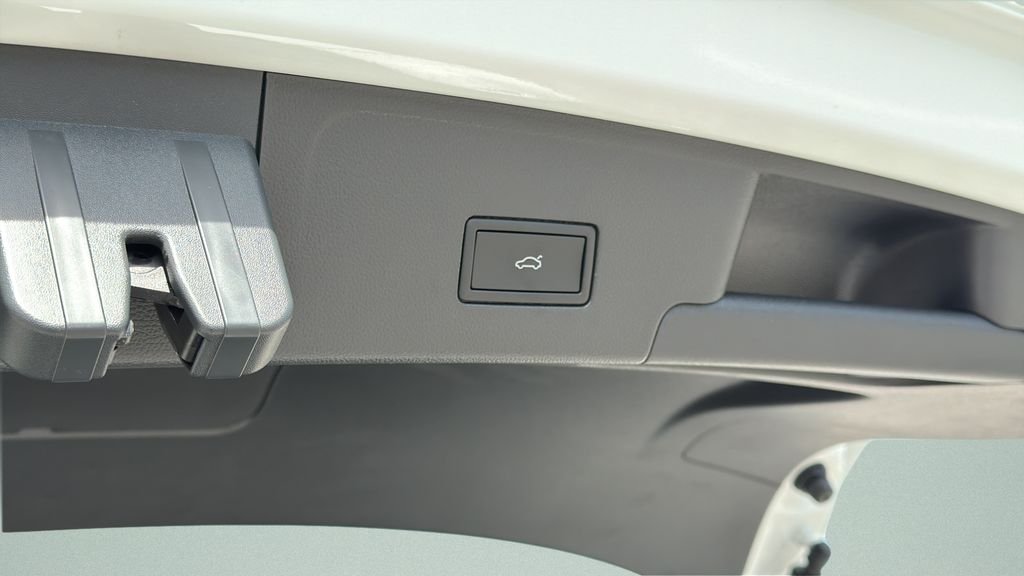 New 2026 Opal White Pearl Volkswagen SE w/Technology image 26