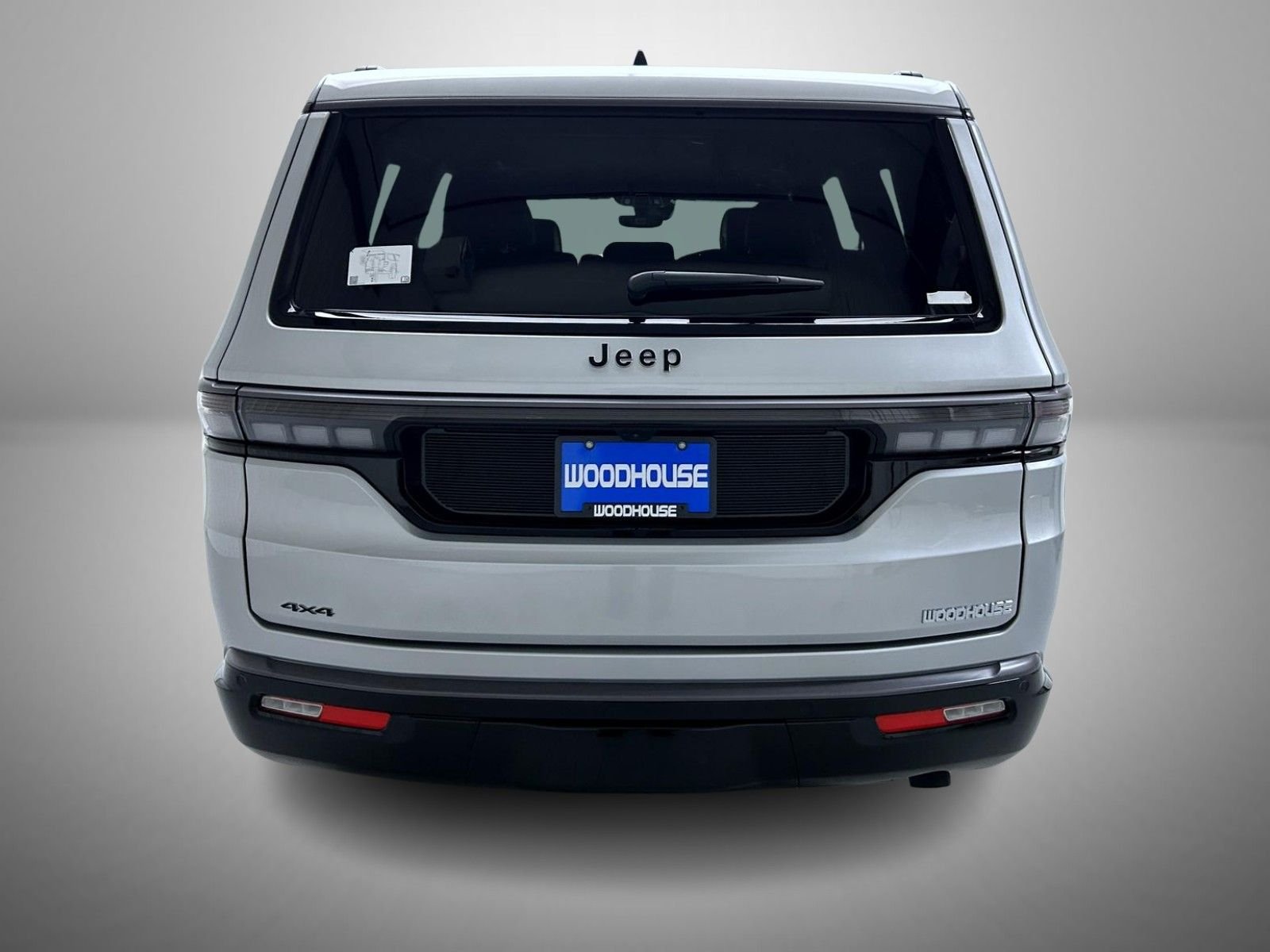 New 2026 Silver-Zynith Exterior Paint Jeep Limited Altitude image 6