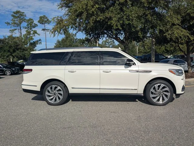 Certified Used 2023 White Lincoln Reserve image 2