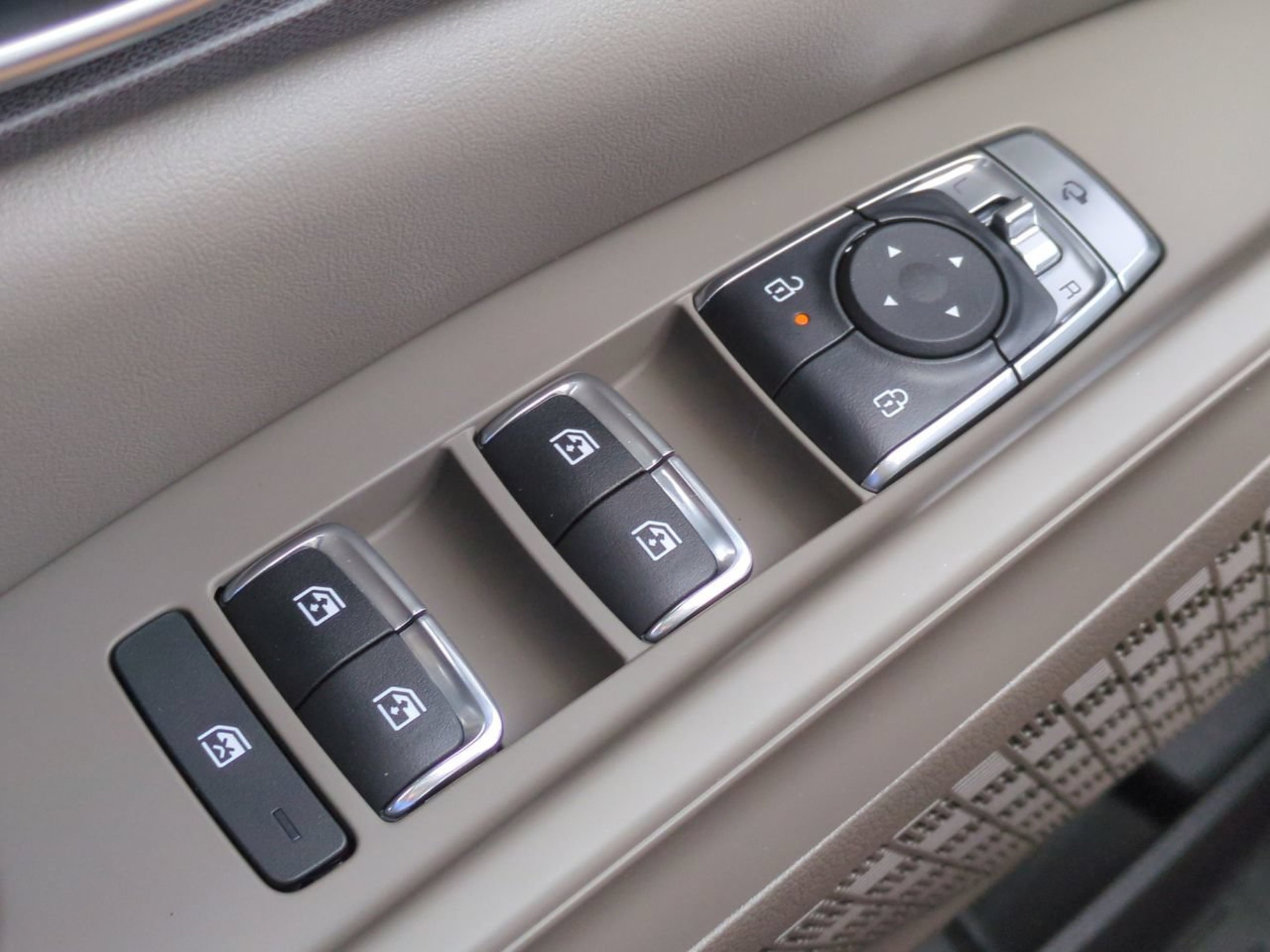 New 2026 Ceramic Silver Kia EX image 41