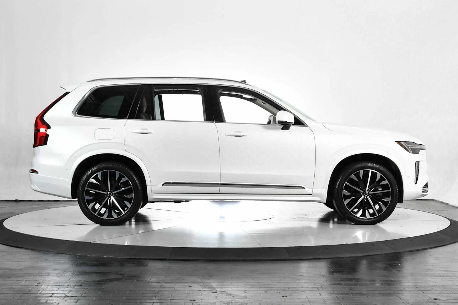Used 2026 Crystal White Pearl Volvo Ultra image 7