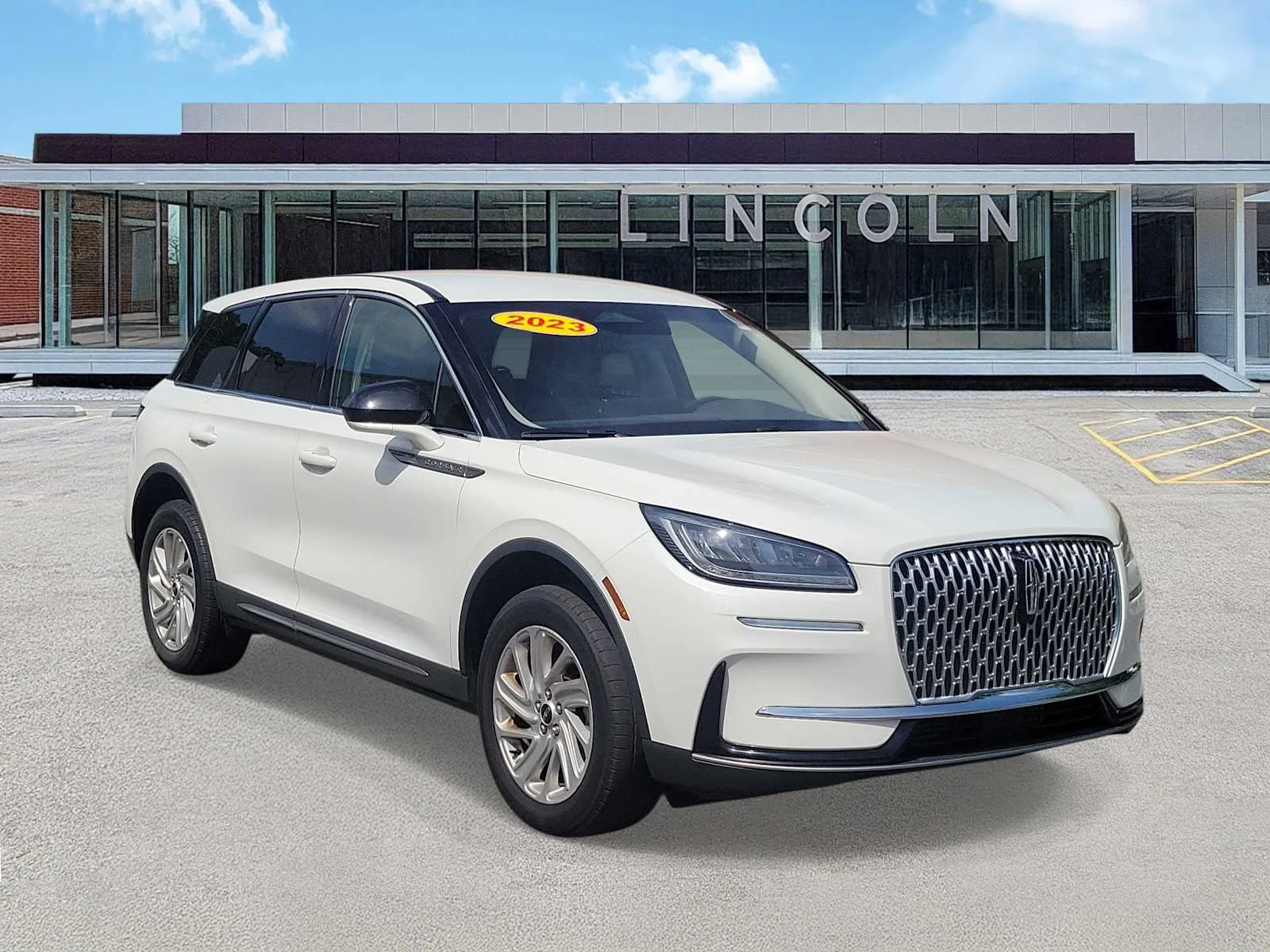 Used 2023 White Lincoln Standard image 2