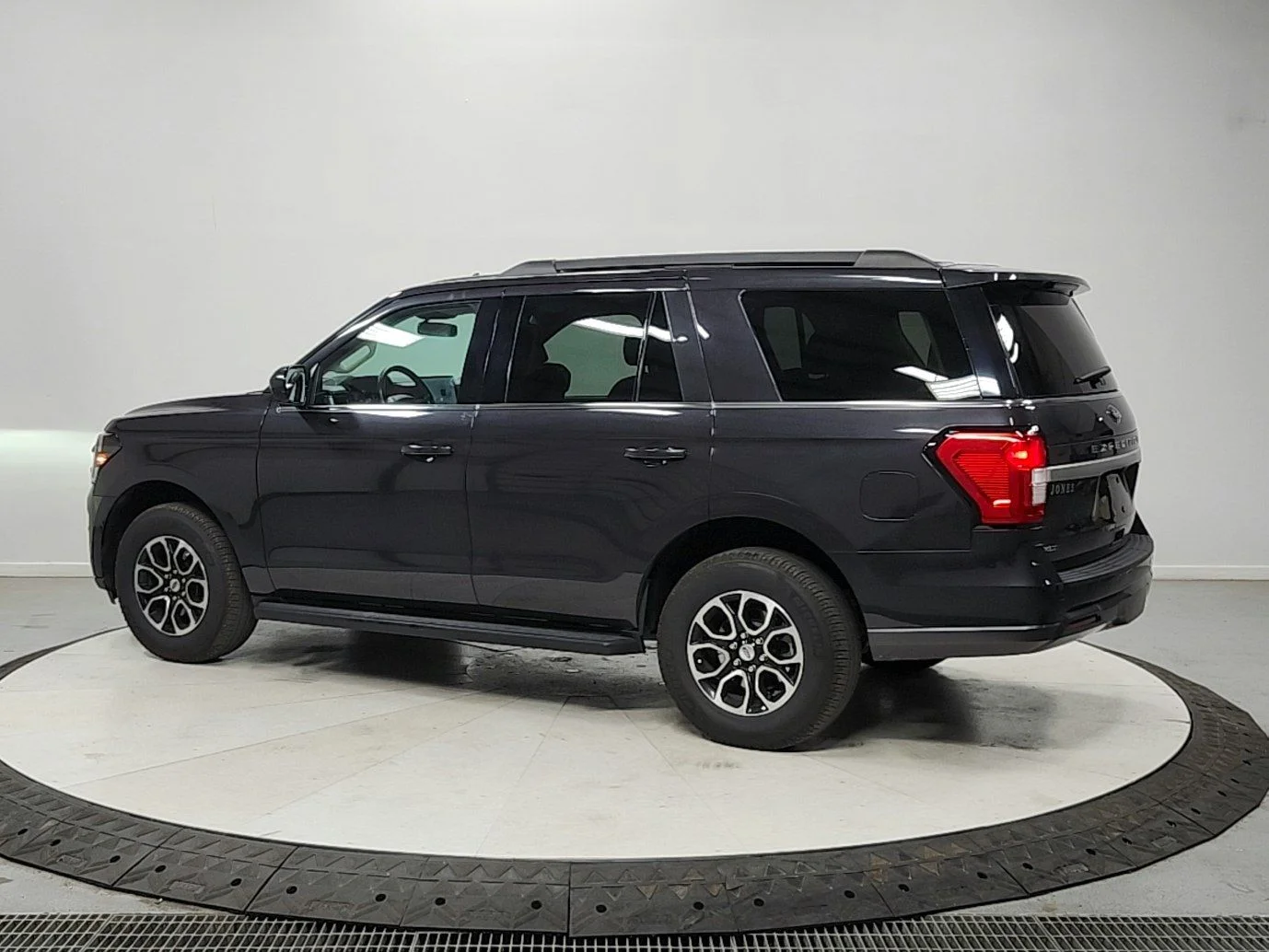 Used 2024 Gray Ford XLT image 5
