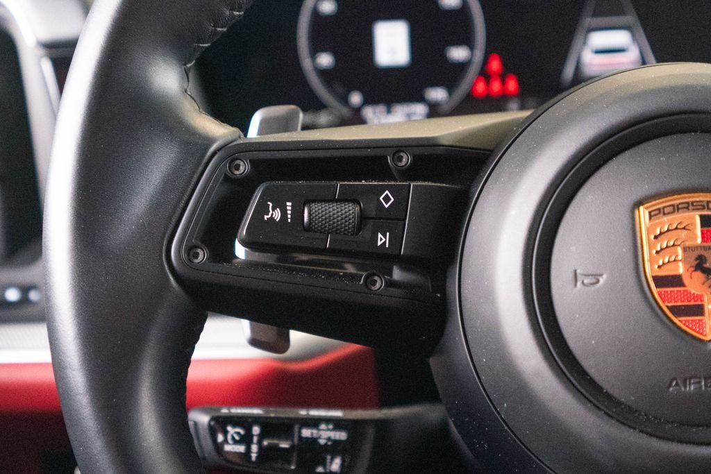 Used 2025  Porsche Base image 31