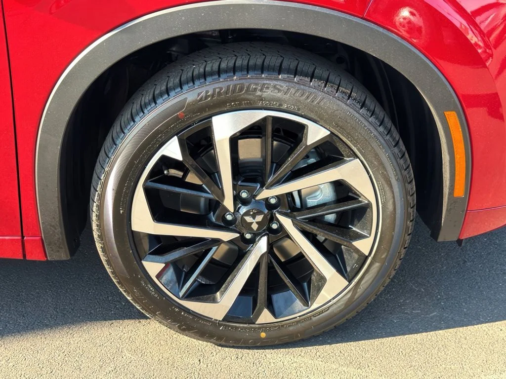 2025 Mitsubishi Outlander Plug-in Hybrid SEL - Photo 8