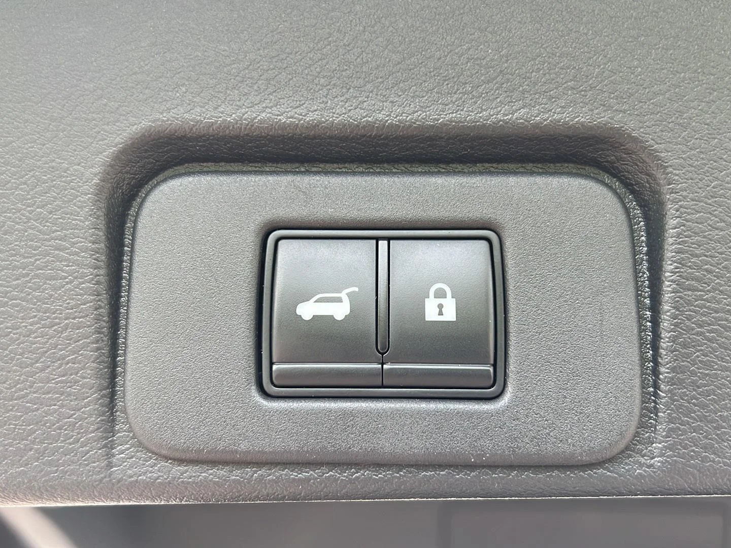 Used 2022 Brilliant Silver Metallic Nissan SL image 5
