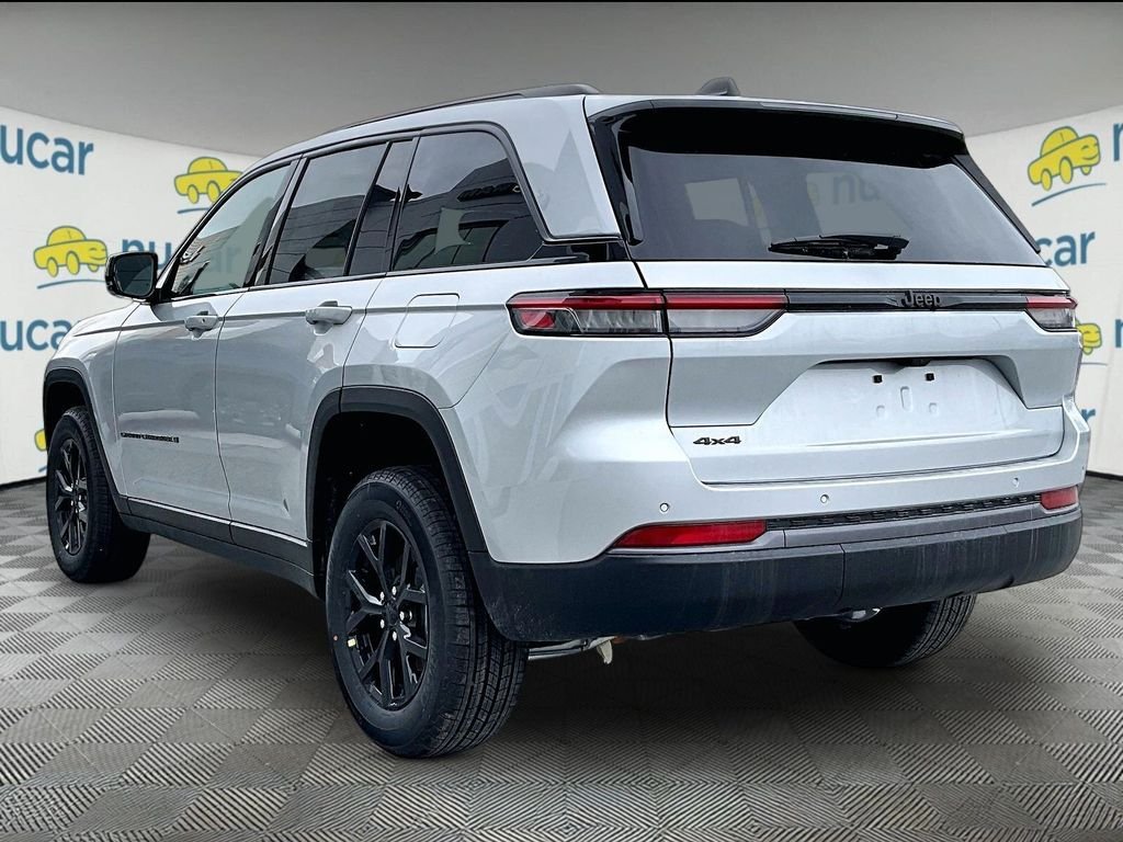 New 2026 Silver Zynith Jeep Laredo image 5