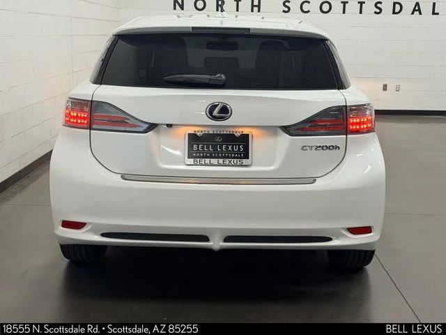 Used 2013  Lexus 200h image 5
