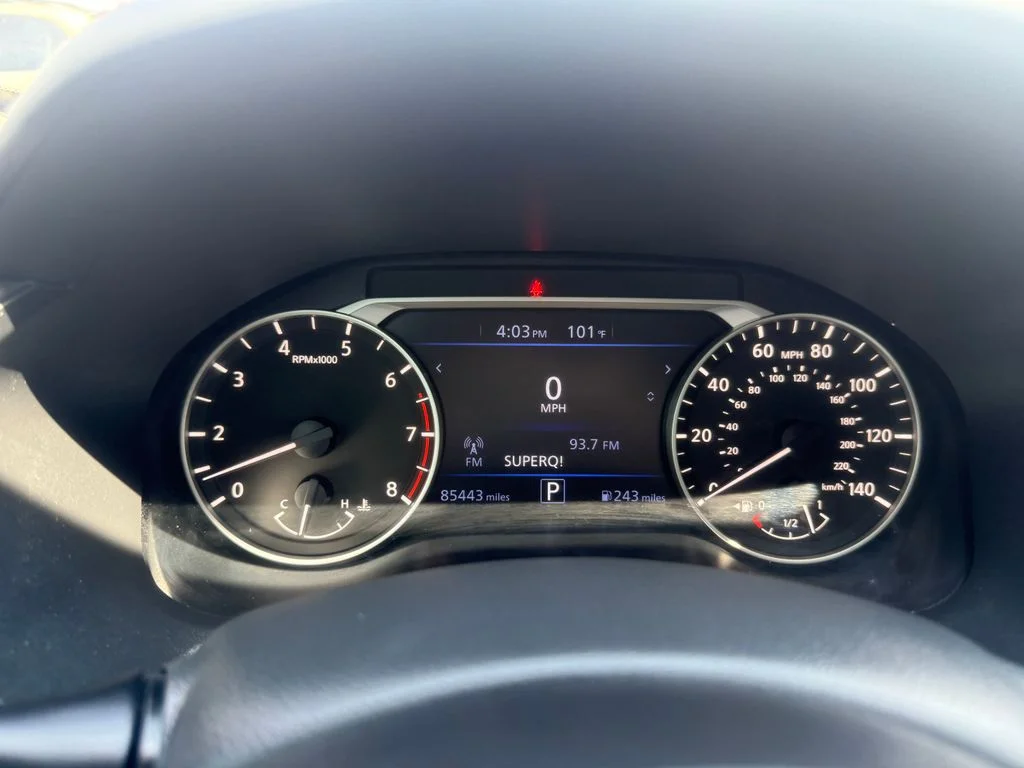 Used 2020 Red Nissan 2.5 SR image 25