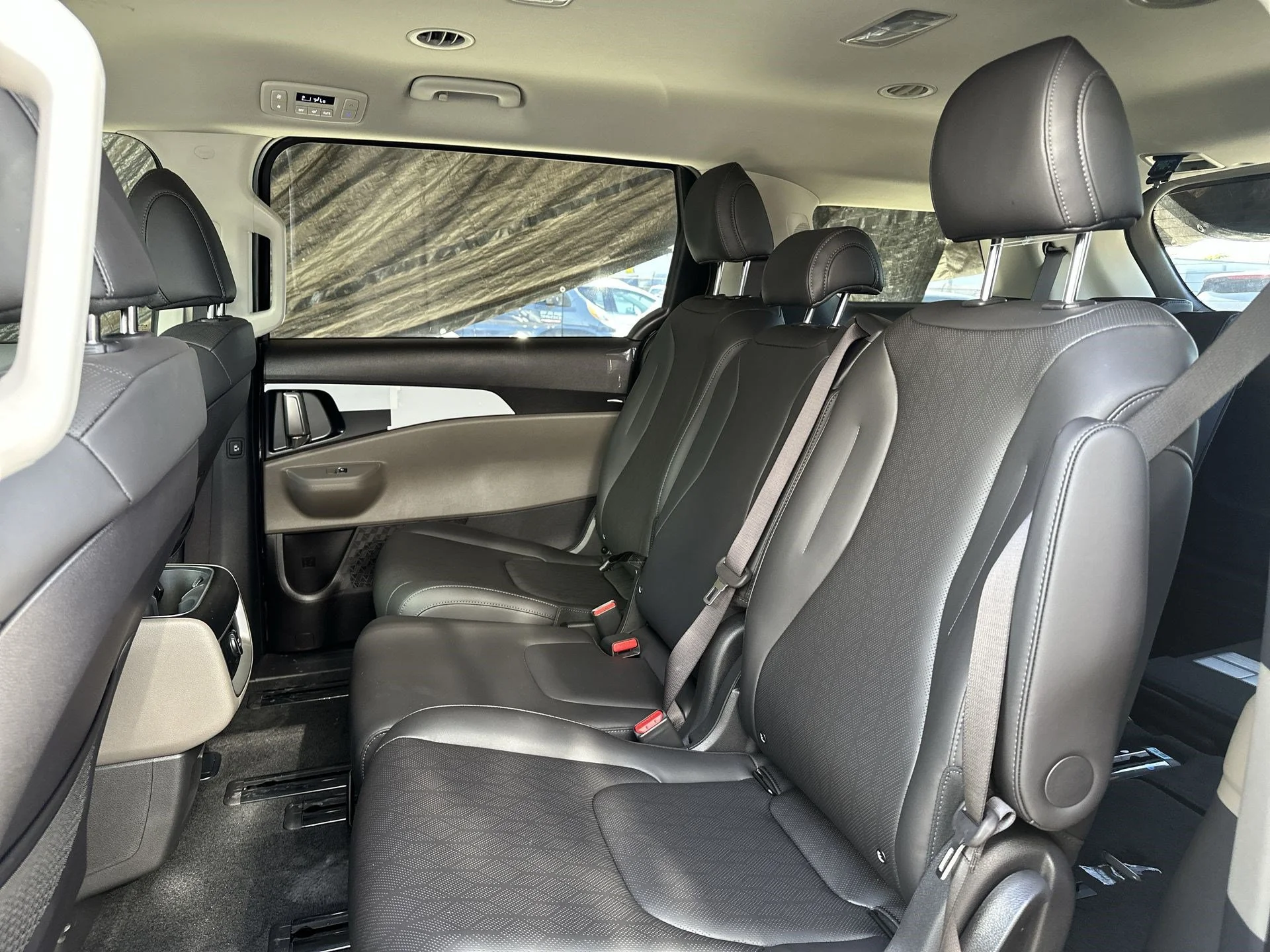 New 2026 Snow White Pearl Kia LXS image 24