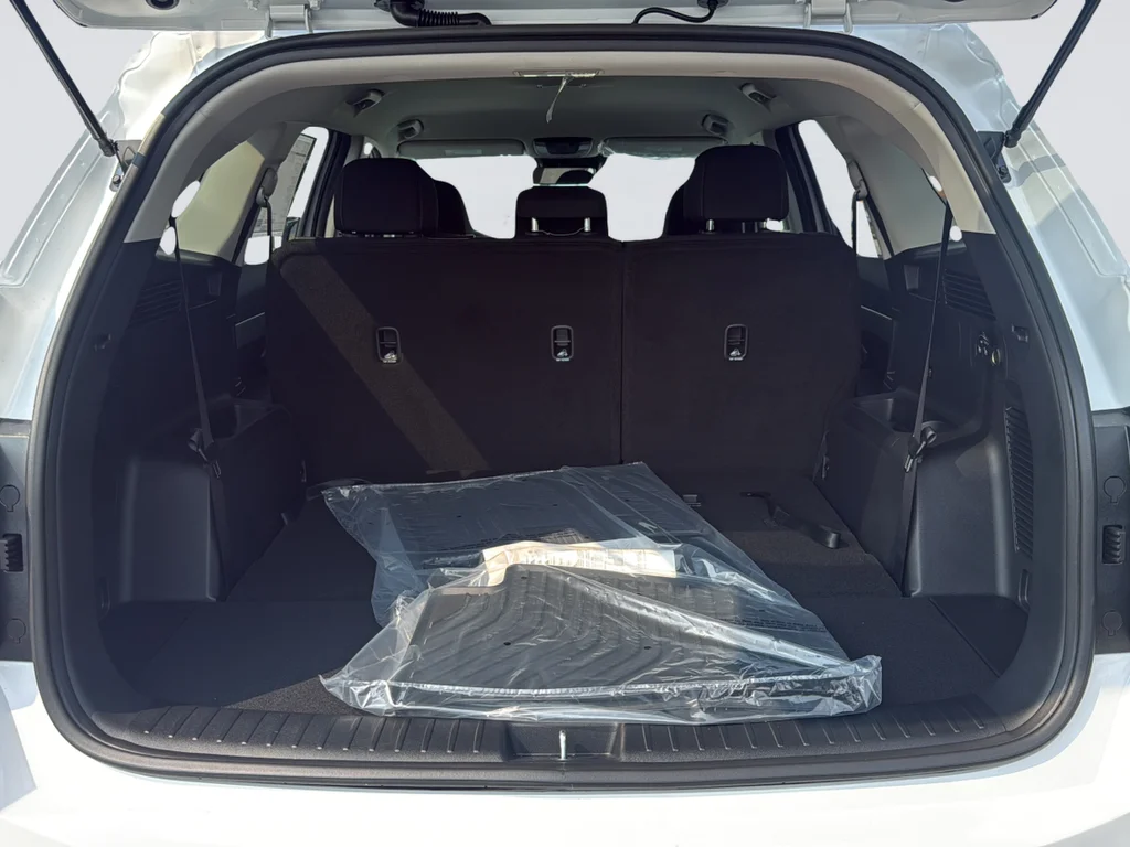 New 2026 Glacial White Pearl Kia LX image 35