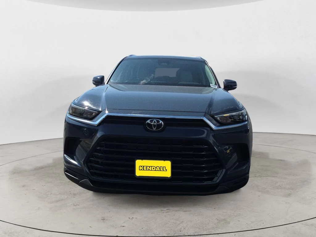 Used 2024 White Toyota XLE image 3