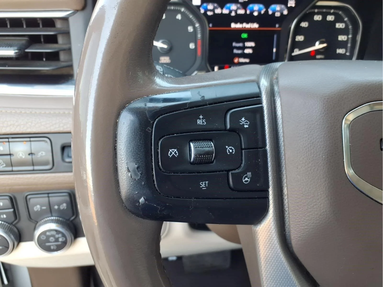Used 2021 WHITE FROST TRICOAT GMC Denali image 22
