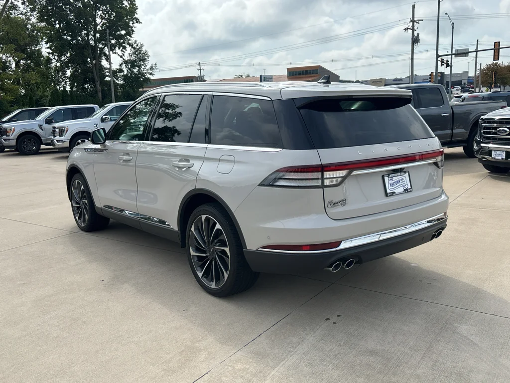Used 2022 Ceramic Pearl Metallic Lincoln Reserve image 7