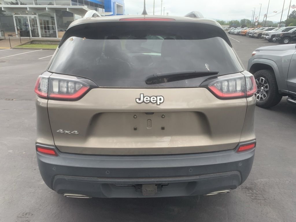 Used 2020 Light Brownstone Pearlcoat Jeep Latitude Plus image 3