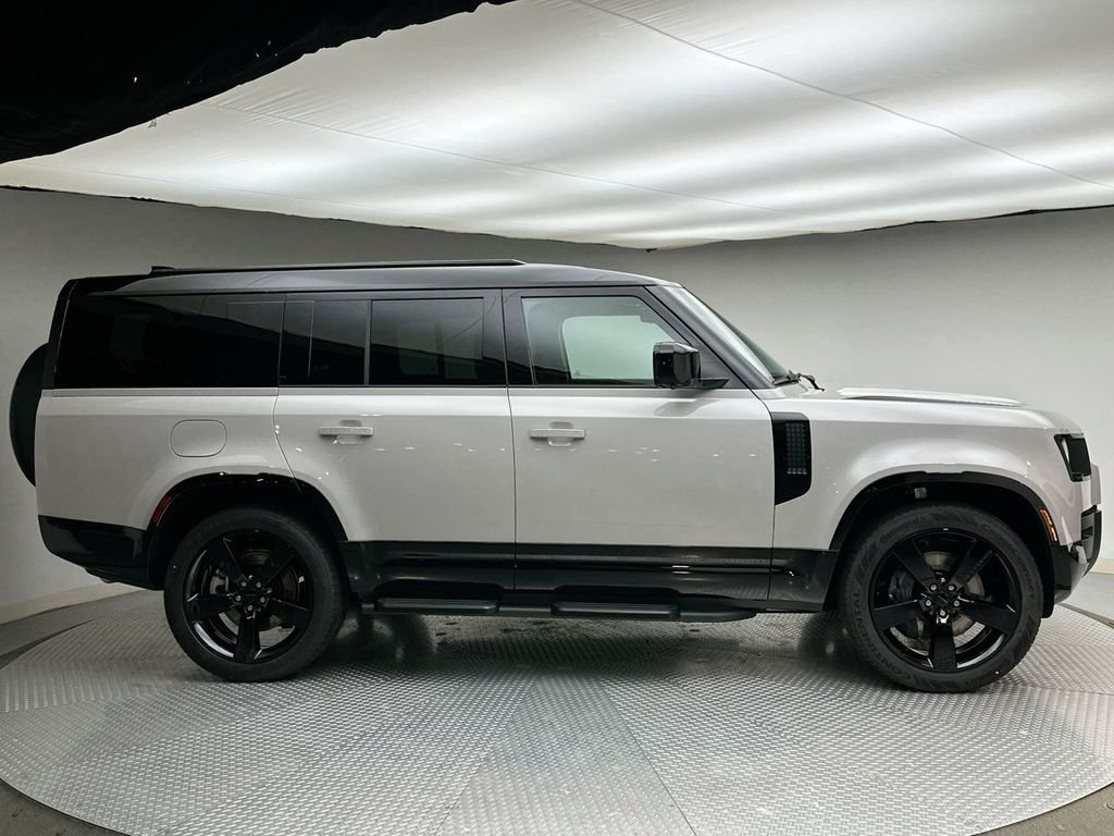 New 2026 Borasco Grey Metallic Land Rover X-Dynamic SE image 12