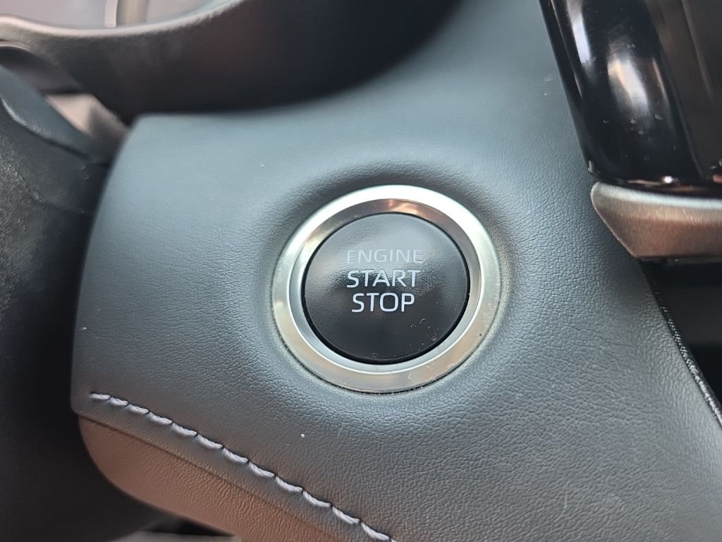 Used 2025  Toyota XLE image 24