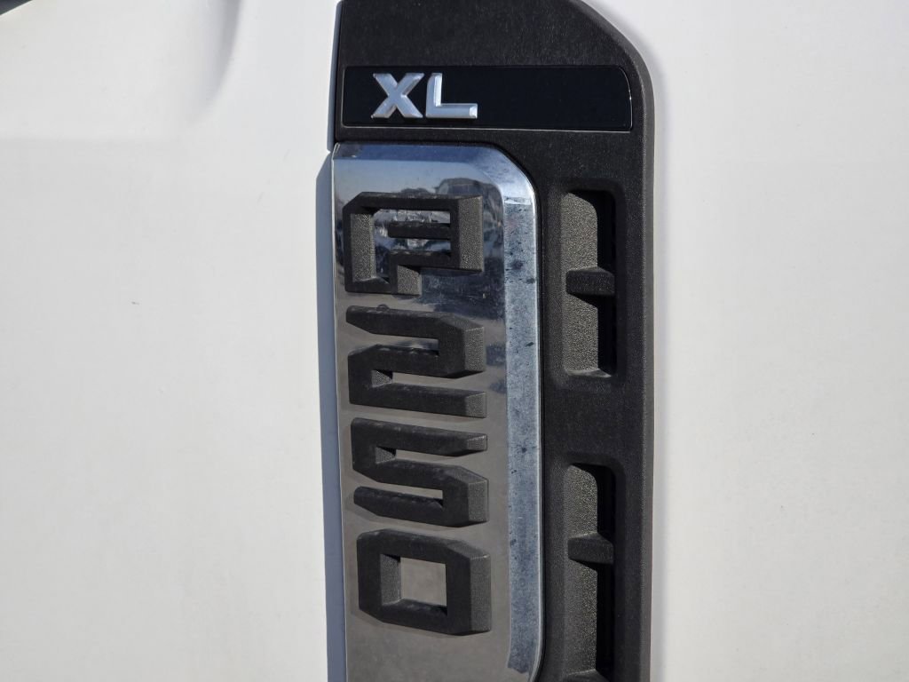 New 2026 Oxford White Ford XL image 25