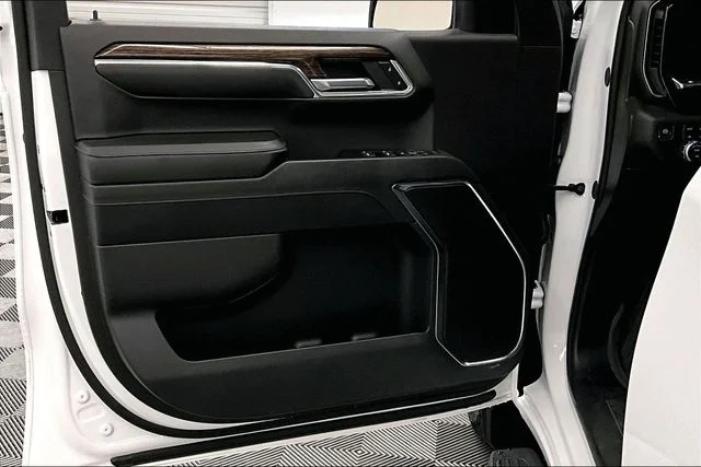 Used 2024 Summit White GMC SLE image 20