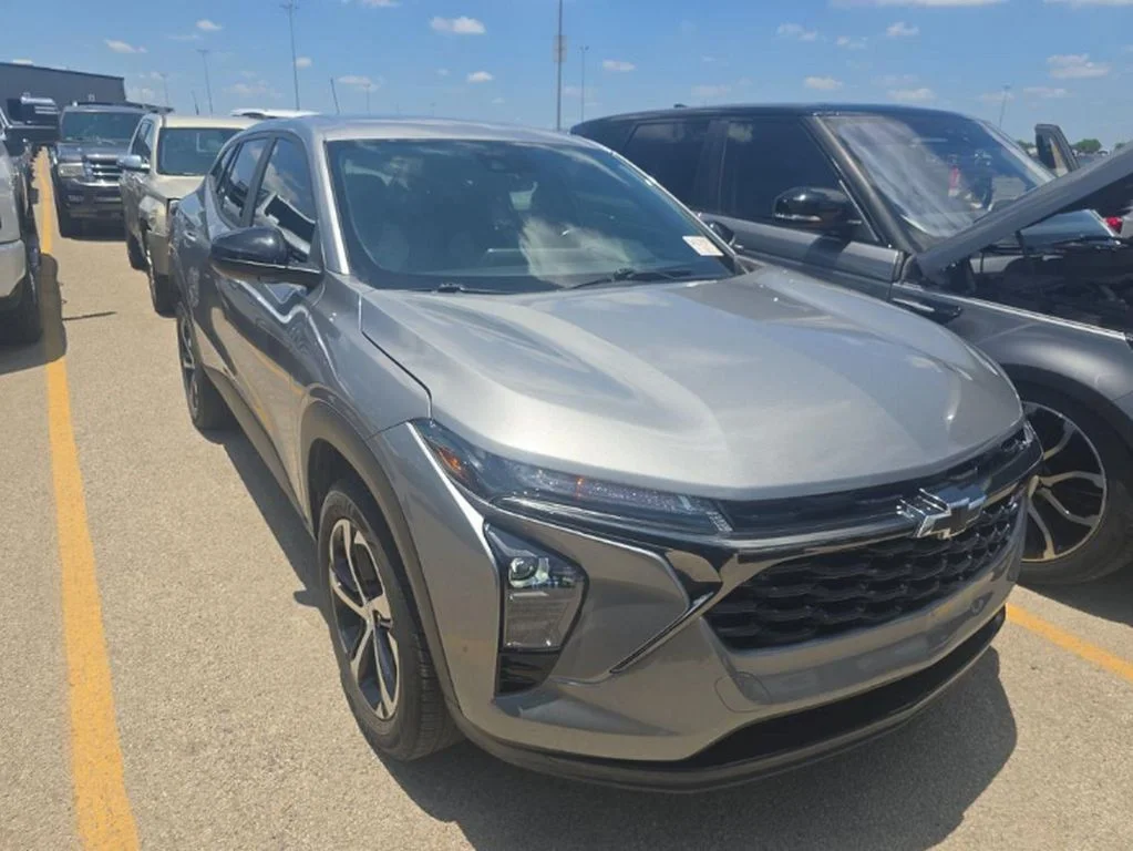 Used 2024 Gray Chevrolet 1RS image 3