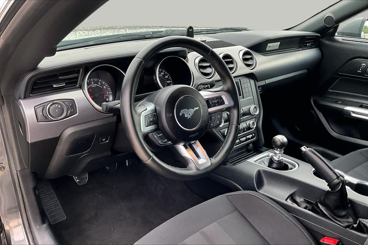 Used 2019 Magnetic Metallic Ford GT image 15