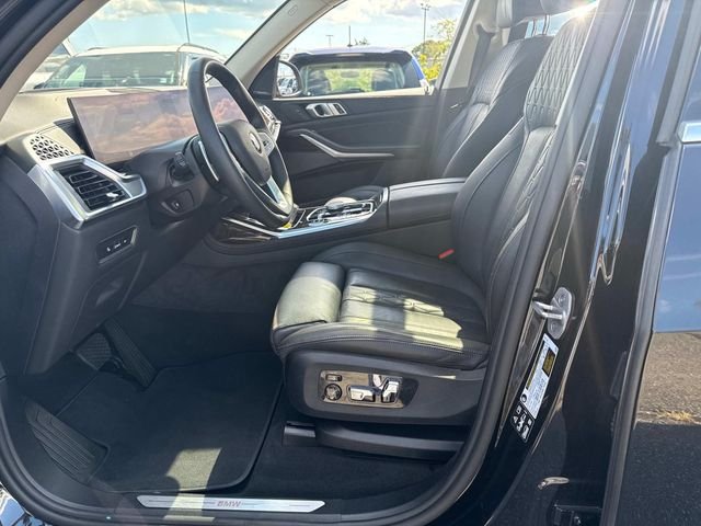 Used 2025 Black Sapphire Metallic BMW xDrive40i image 25