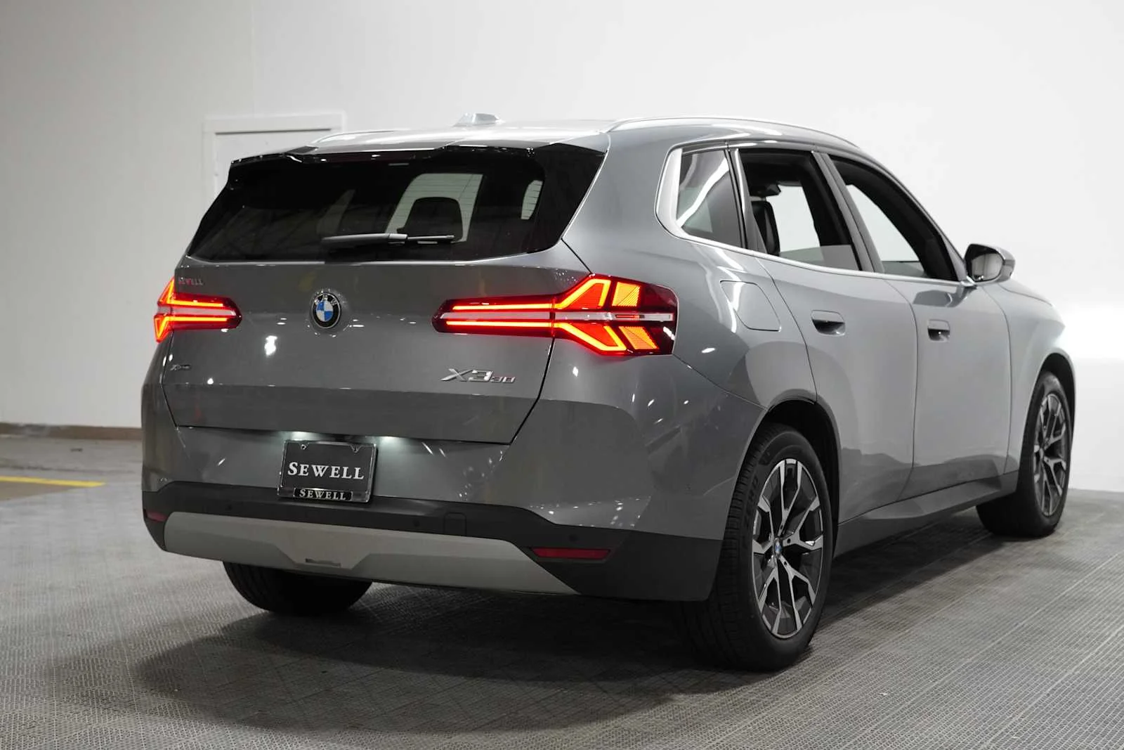 Certified Used 2025 Skyscraper Gray Metallic BMW 30 xDrive image 4