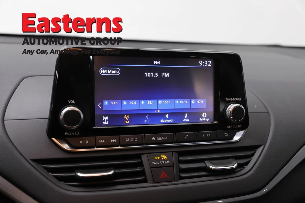 Used 2023 Black Nissan 2.5 S image 18