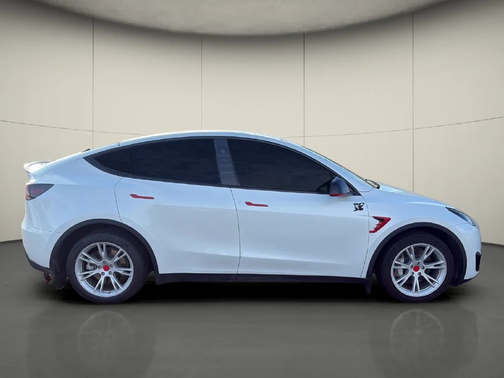 Used 2023  Tesla Long Range image 8