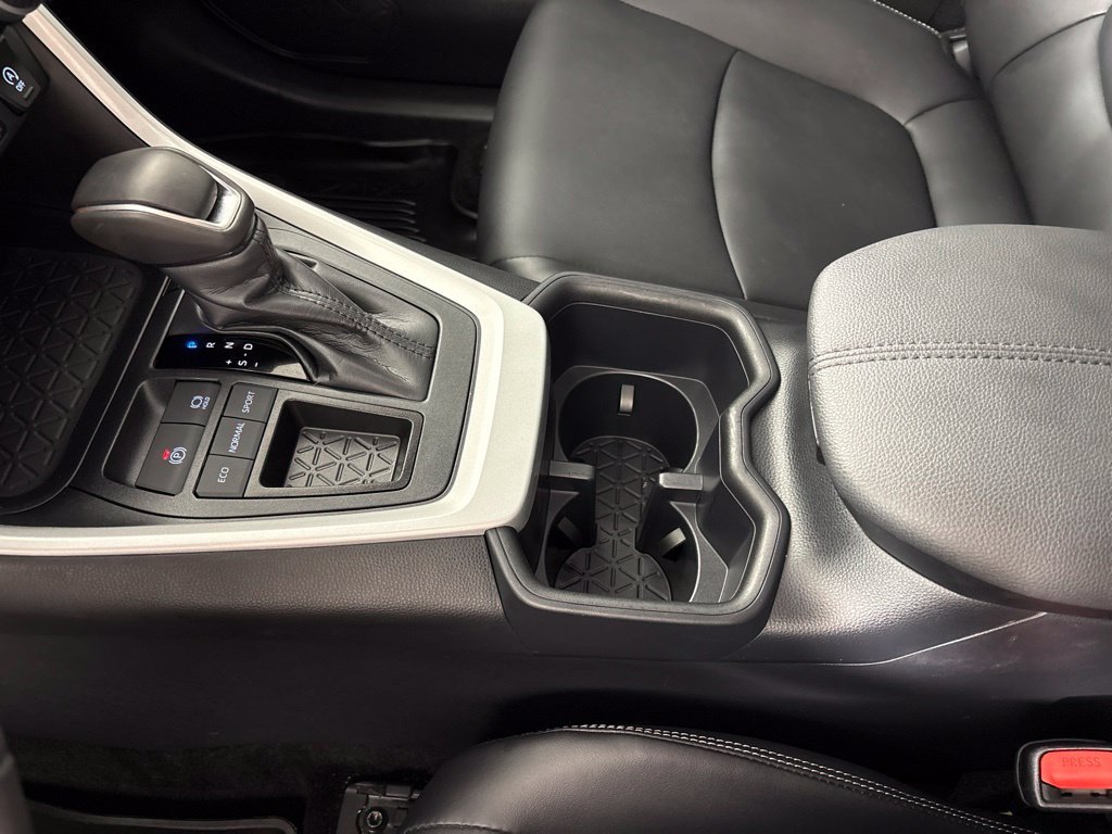 Used 2025 Silver Toyota XLE Premium image 39